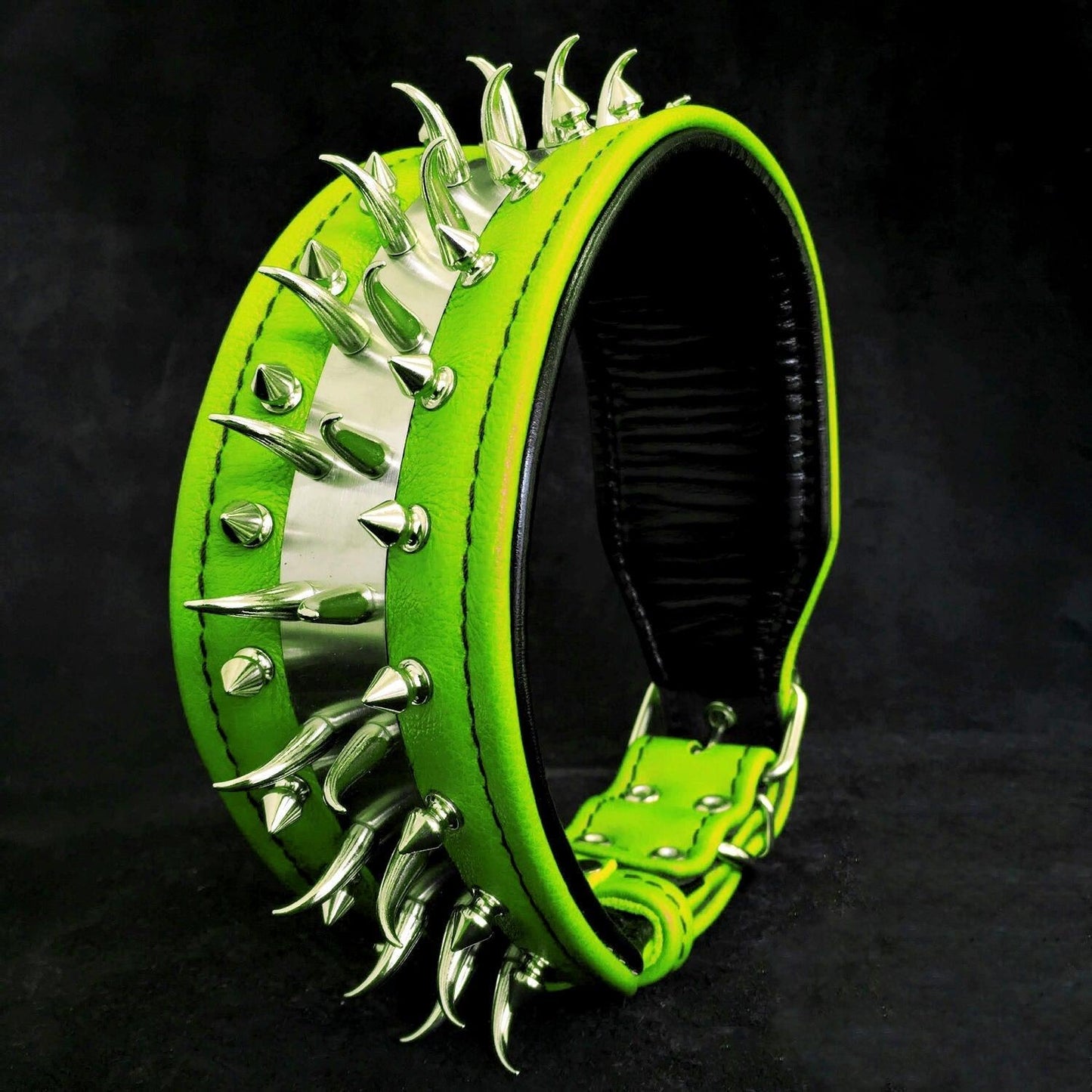 ''Predator'' collar in Green-0