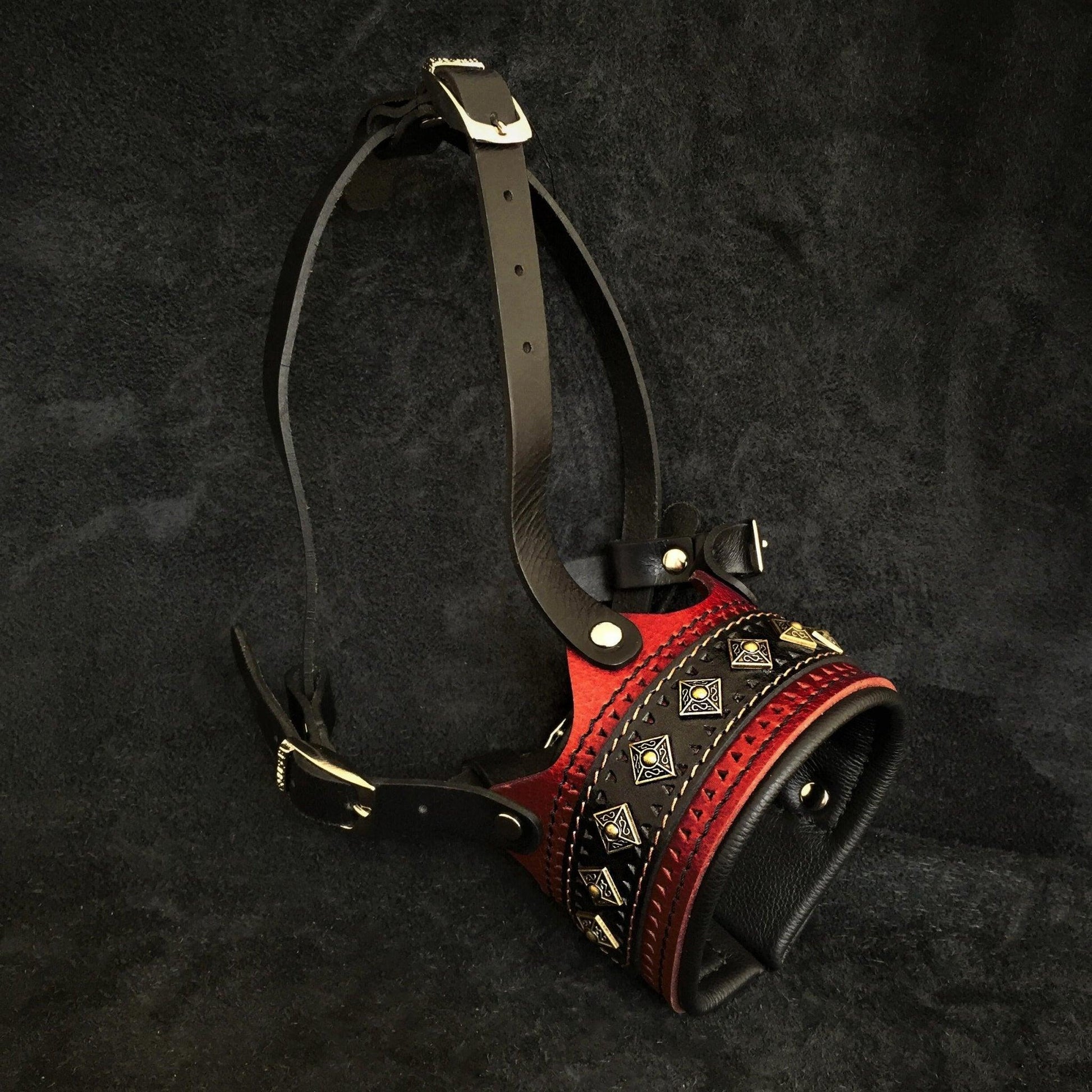 The "Balteus" leather muzzle RED-0