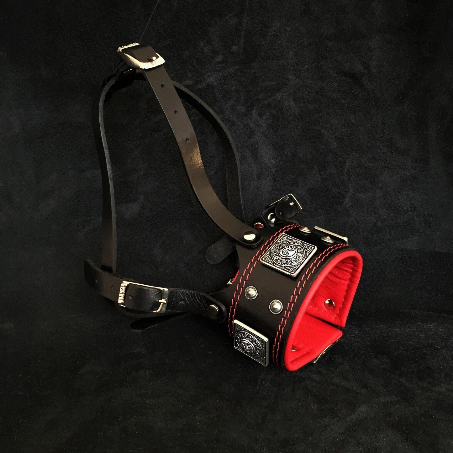 The "Eros" muzzle black & red-0